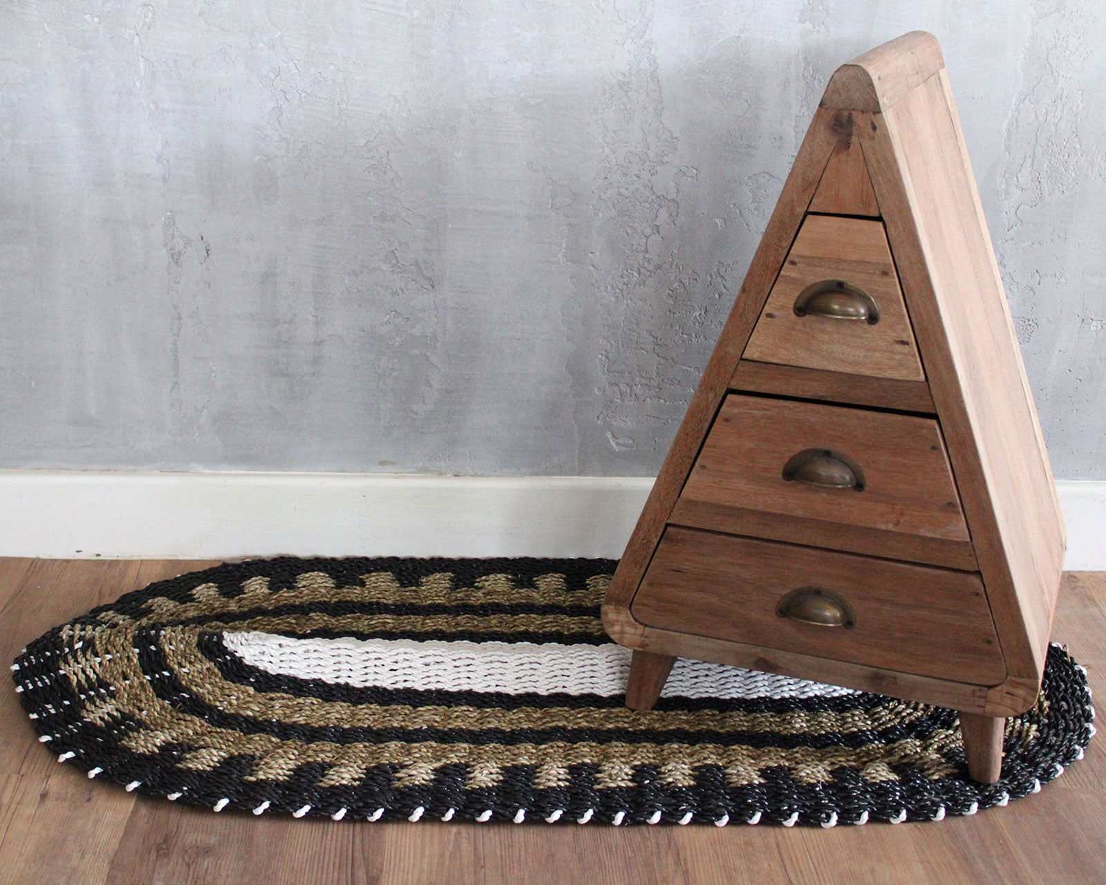 Oval Seagrass Black, White & Tan - Classic